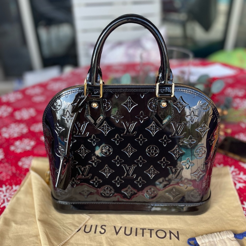 Louis Vuitton alma Vernis black pm